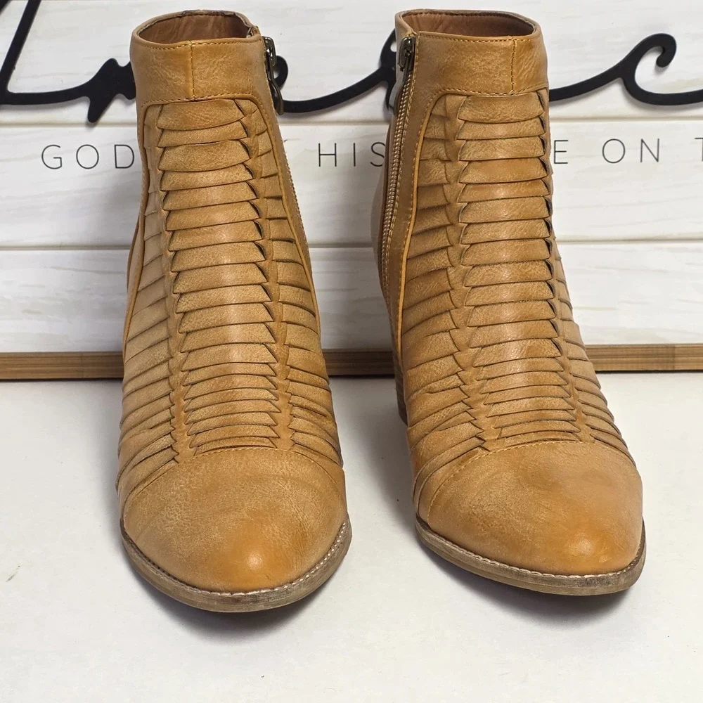 Beast Fashion Buckle McKenna Western Ankle Boots 7.5 Women's Camel Tan Block